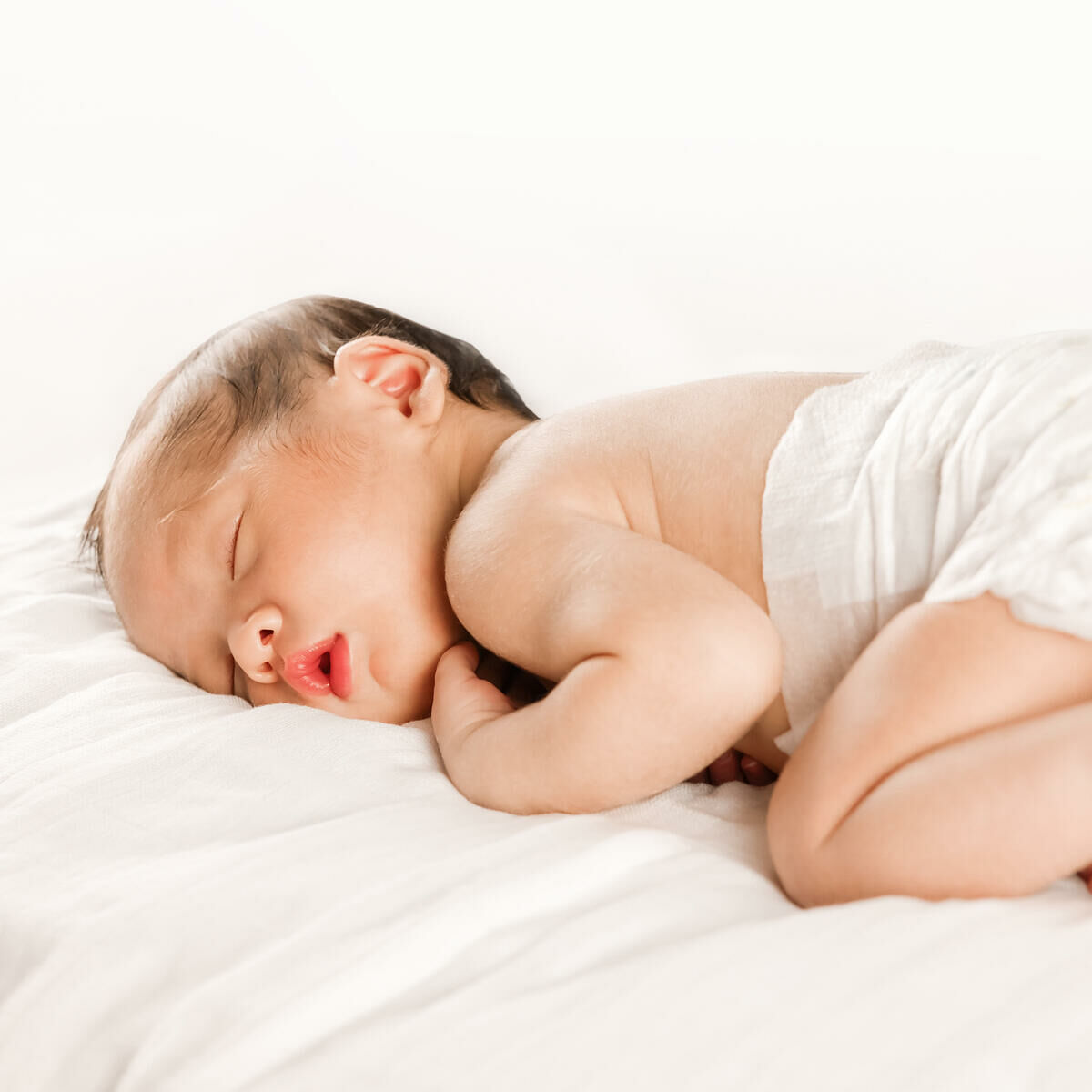 Imagem principal para o artigo Dormir de Barriga para Baixo: é seguro para o bebê? da Genuína Conexão